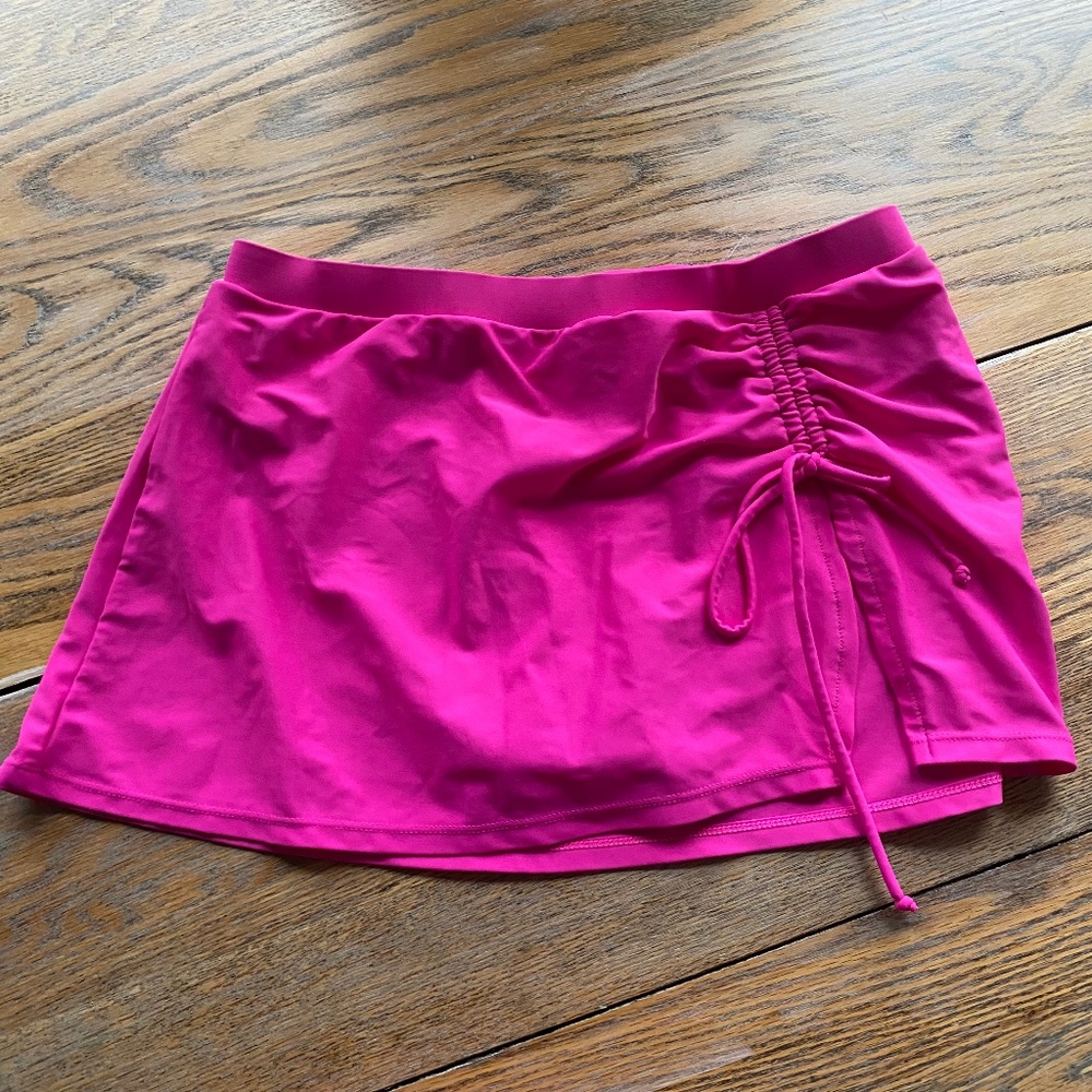 BYOAUO bright pink swim skirt with ruched slit side front/exc cond/@S